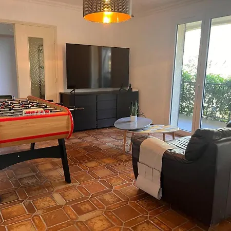 With Forest, Pool, Air Conditioning And Large Garden Saint-Georges-dʼOrques